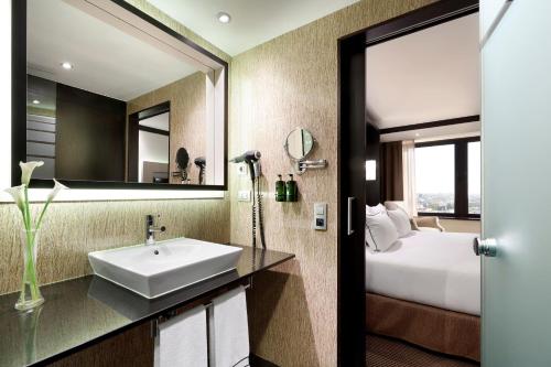 Habitación The Level del hotel Melia Barcelona Sarrià. Foto 3
