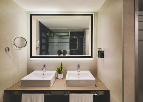 Habitación Familiar The Level del hotel Melia Barcelona Sarrià. Foto 3