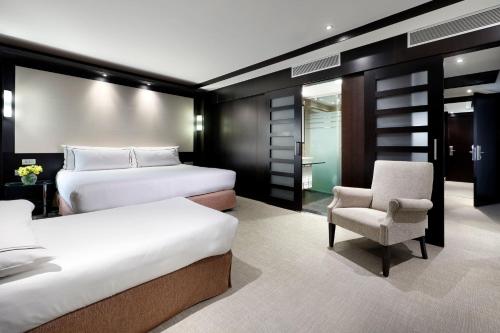Habitación Triple Meliá del hotel Melia Barcelona Sarrià. Foto 1