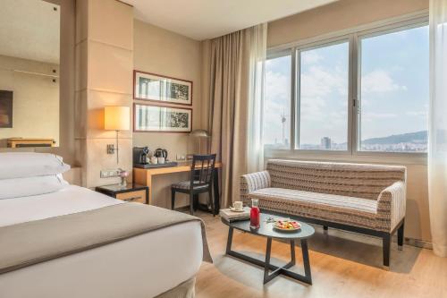 Habitación Doble Estándar con vistas - 1 o 2 camas del hotel Hesperia Presidente. Foto 1