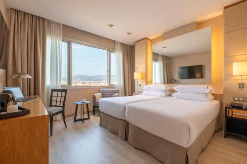 Habitación Doble Estándar con vistas - 1 o 2 camas del hotel Hesperia Presidente. Foto 4