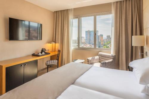 Habitación Doble Estándar con vistas - 1 o 2 camas del hotel Hesperia Presidente. Foto 5