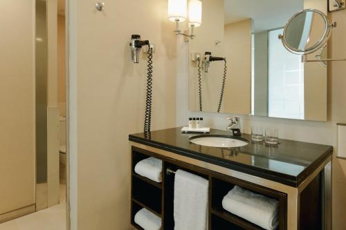 Habitación Triple del hotel Hesperia Presidente. Foto 1