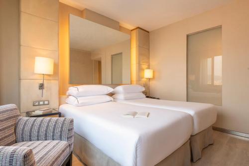 Habitación Triple del hotel Hesperia Presidente. Foto 3