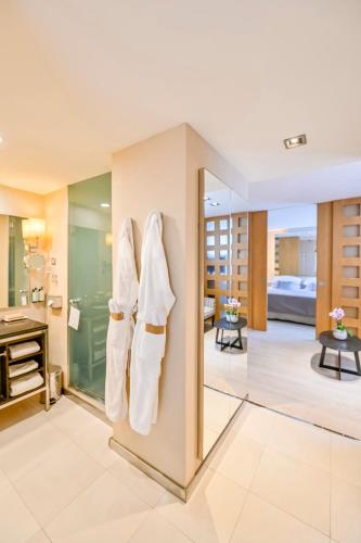 Suite Junior con vistas del hotel Hesperia Presidente. Foto 8