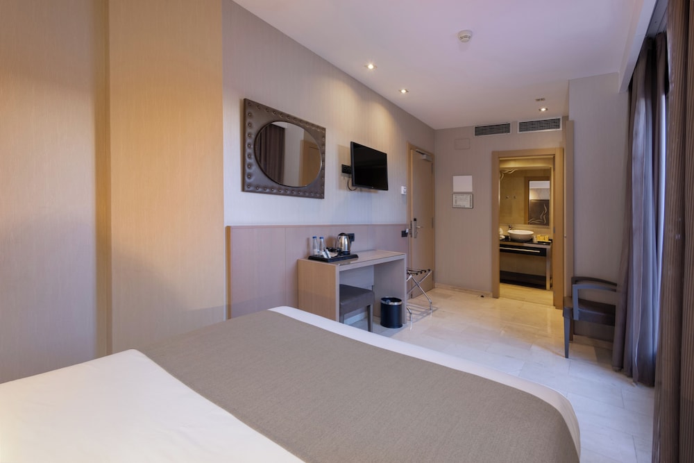 Habitación Doble con Terraza del hotel Gran Barcino. Foto 4