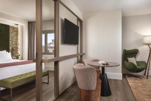 Suite con terraza del hotel NH Collection Barcelona Gran Hotel Calderón. Foto 1