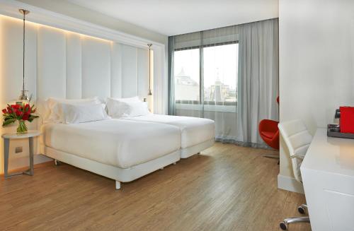 Habitación Premium del hotel NH Collection Barcelona Gran Hotel Calderón. Foto 2