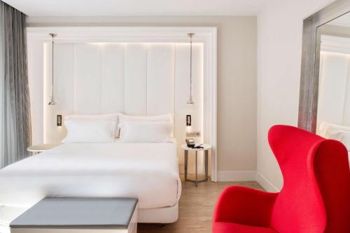 Habitación Doble Premium con terraza - 1 o 2 camas del hotel NH Collection Barcelona Gran Hotel Calderón. Foto 7