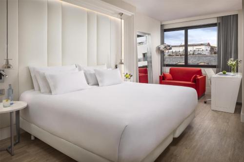 Habitación Doble Premium XL con cama supletoria - 1 o 2 camas del hotel NH Collection Barcelona Gran Hotel Calderón
