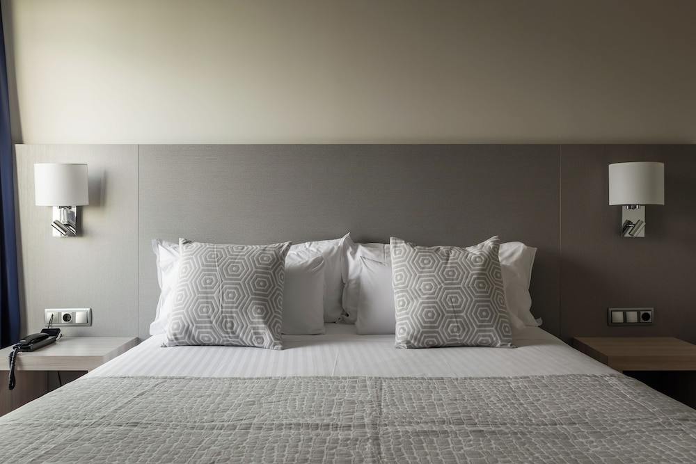 Ejecutiva cama doble del hotel Augusta Barcelona Vallés. Foto 1
