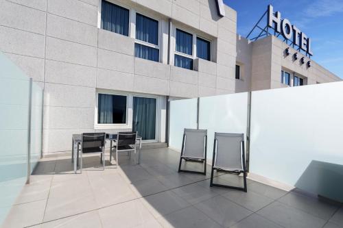 Habitación Doble Deluxe con terraza del hotel Augusta Barcelona Vallés. Foto 5