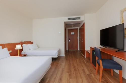 Habitación Triple del hotel Sercotel Arrahona. Foto 1