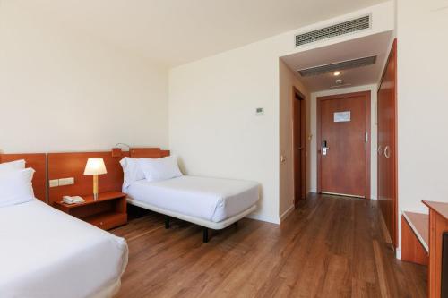 Habitación Triple del hotel Sercotel Arrahona. Foto 3