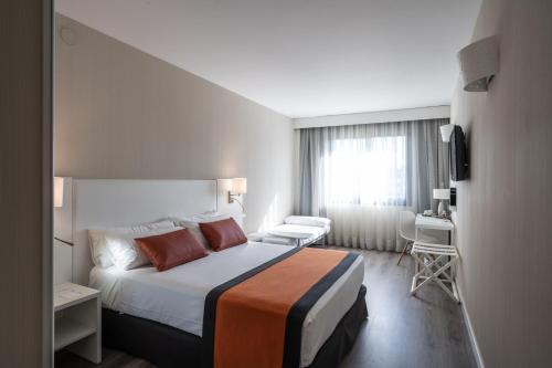 Habitación Triple del hotel Catalonia Sabadell. Foto 1
