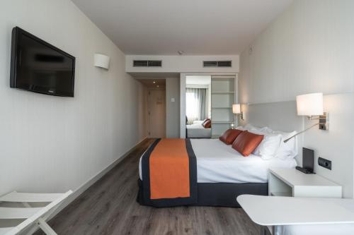 Habitación Triple del hotel Catalonia Sabadell. Foto 4