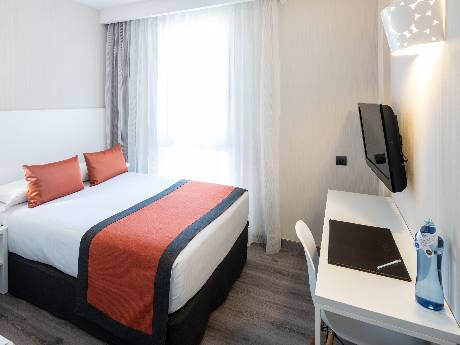 Habitación individual del hotel Catalonia Bristol. Foto 1