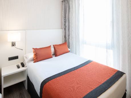 Habitación individual del hotel Catalonia Bristol. Foto 2