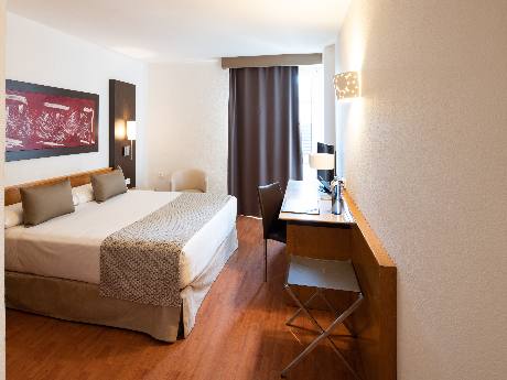 Habitación doble del hotel Catalonia Bristol. Foto 1