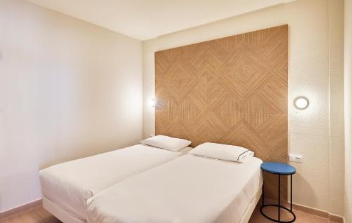 Habitación Triple Confort del hotel Apartamentos Hesperia Barcelona Sant Joan. Foto 2