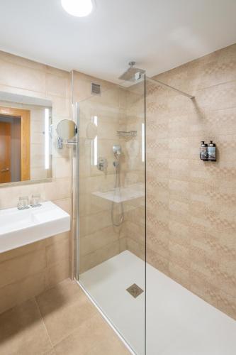 Habitación Doble Confort - 1 o 2 camas del hotel Hesperia Barcelona Sant Just. Foto 4