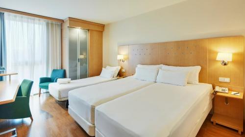 Habitación Doble con cama supletoria del hotel Sercotel Porta Barcelona. Foto 3