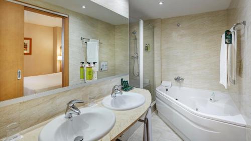 Double Room with Extra Bed del hotel Sercotel Porta Barcelona. Foto 1