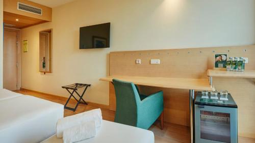 Habitación Doble con Cama supletoria del hotel Sercotel Porta Barcelona. Foto 5