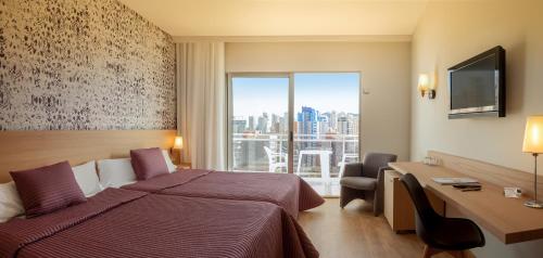 Habitación Familiar con terraza del hotel RH Princesa. Foto 4