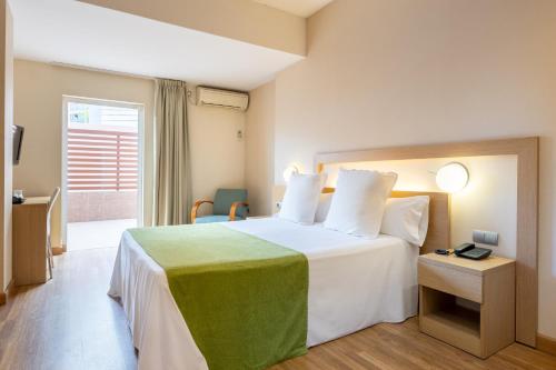 Habitación Doble Premium adaptada para personas con movilidad reducida - 1 o 2 camas del hotel Climia Benidorm Plaza. Foto 3