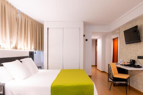 Habitación Individual con balcón del hotel Climia Benidorm Plaza. Foto 3