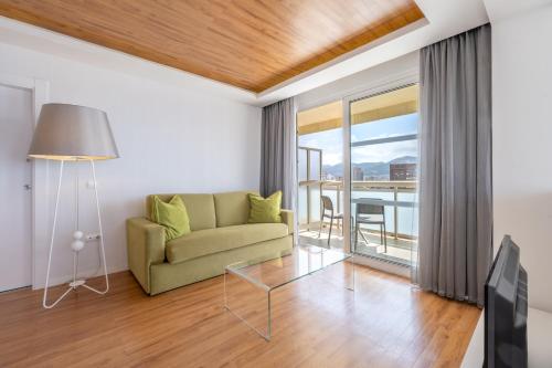 Suite Junior con vistas al mar del hotel Climia Benidorm Plaza. Foto 4