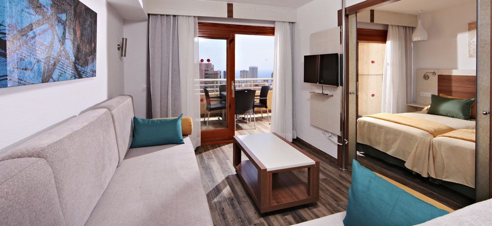 Select Suite Vista Piscina del hotel Sandos Benidorm Suites