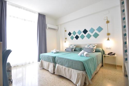 Habitación Doble con vistas a la piscina del hotel Gala Placidia. Foto 7