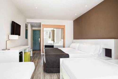 Habitación Familiar del hotel Sol Pelicanos Ocas. Foto 3