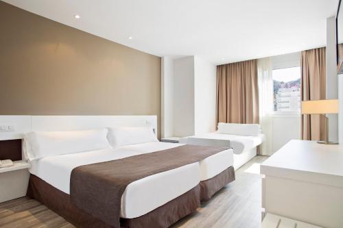 Habitación Familiar del hotel Sol Pelicanos Ocas. Foto 1