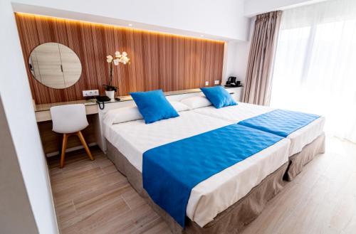 Habitación Doble Estándar del hotel Rosamar Benidorm. Foto 3