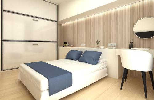 Habitación Familiar Superior con vistas a la piscina del hotel Rosamar Benidorm. Foto 3