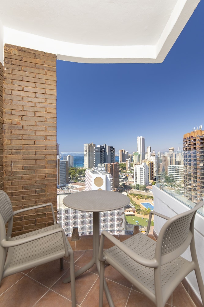 Habitación Estandar del hotel Rosamar Benidorm. Foto 3