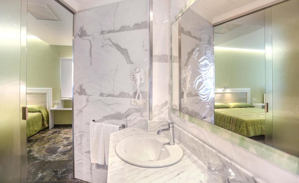 Habitación doble Vista Mar Superior del hotel Benikaktus. Foto 1