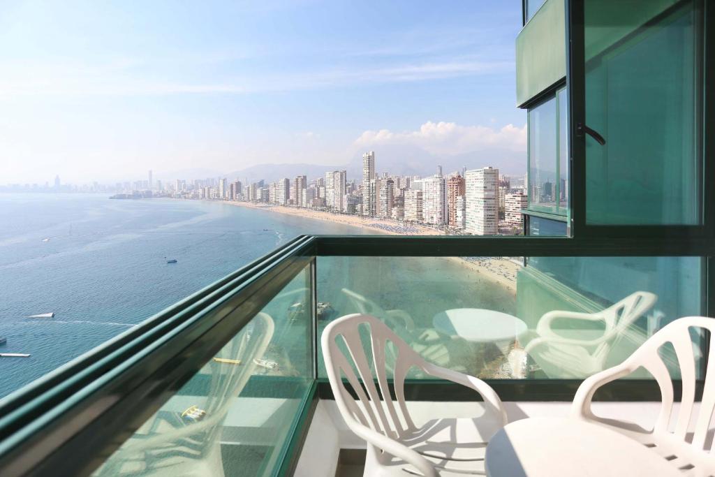 Habitación triple Vista Mar del hotel Benikaktus