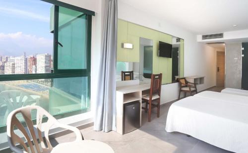 Habitación Triple con vistas al mar del hotel Benikaktus. Foto 7