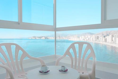 Habitación Triple con vistas al mar del hotel Benikaktus. Foto 10
