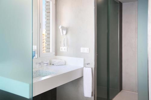 Habitación Triple del hotel Benikaktus. Foto 5