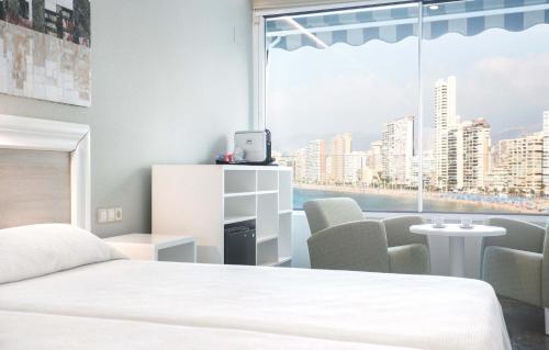 Habitación Doble Superior con vistas al mar - 2 camas del hotel Benikaktus. Foto 5