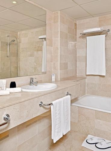 Habitación Doble Grand Premium The Level con acceso al salón executive del hotel Melia Benidorm. Foto 4