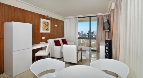 Suite Junior The Level con acceso al salón executive del hotel Melia Benidorm. Foto 1