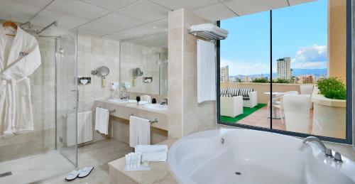 Suite Junior The Level con acceso al salón executive del hotel Melia Benidorm. Foto 3