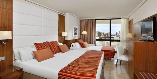 HABITACIÓN FAMILIAR COMUNICADA del hotel Melia Benidorm