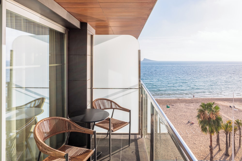 The INNSiDE Vista Mar Parcial del hotel Innside by Meliá Costablanca. Foto 3